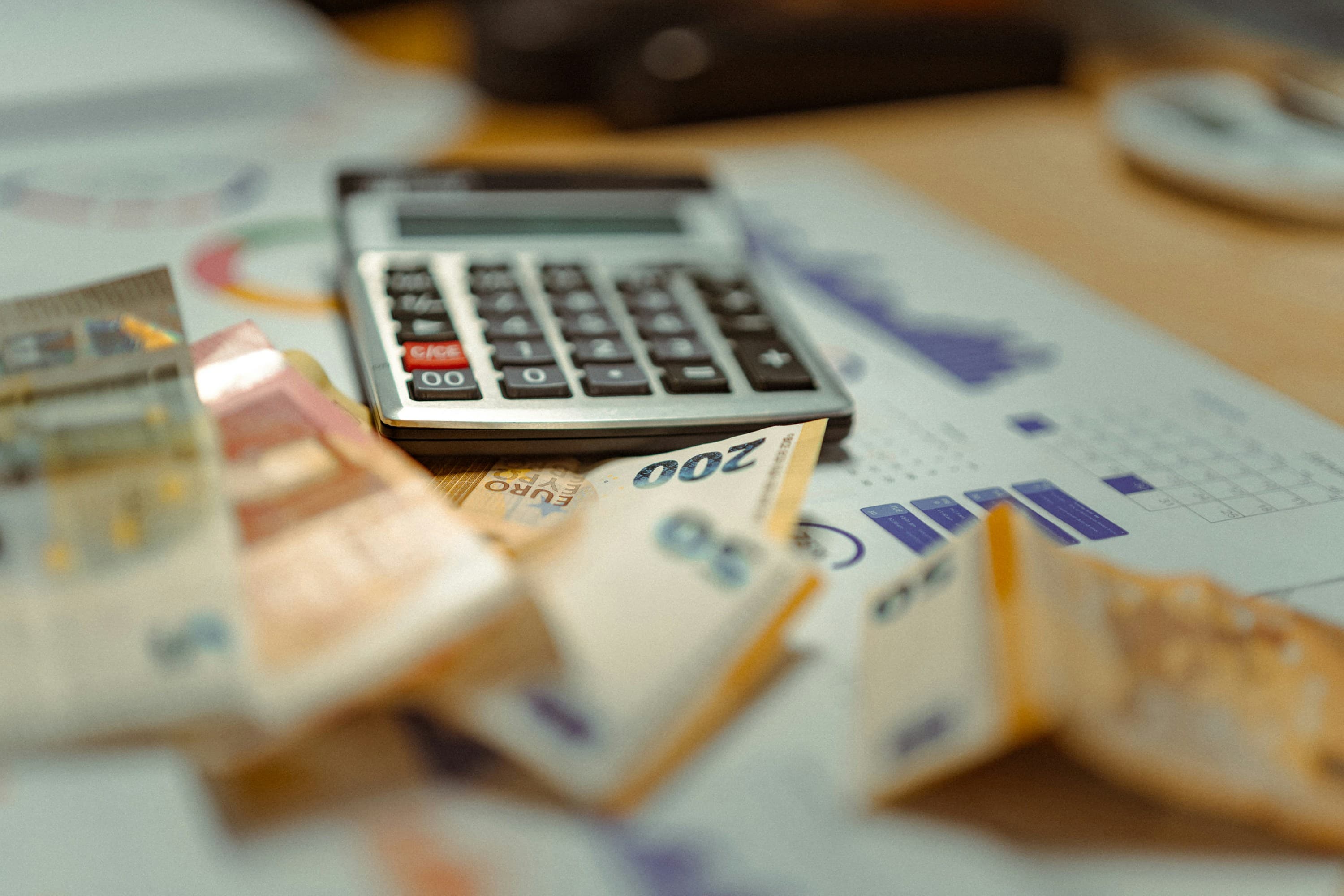 New Tax Regime vs Old Tax Regime: Which is Better in FY 2025–26?
